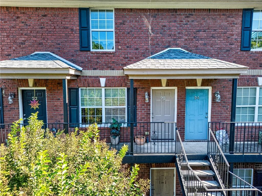 2 bedroom, 3 bathroom, 1,088 sq ft condominium for sale at 105 Whitehead Road 23, Athens, GA 30606