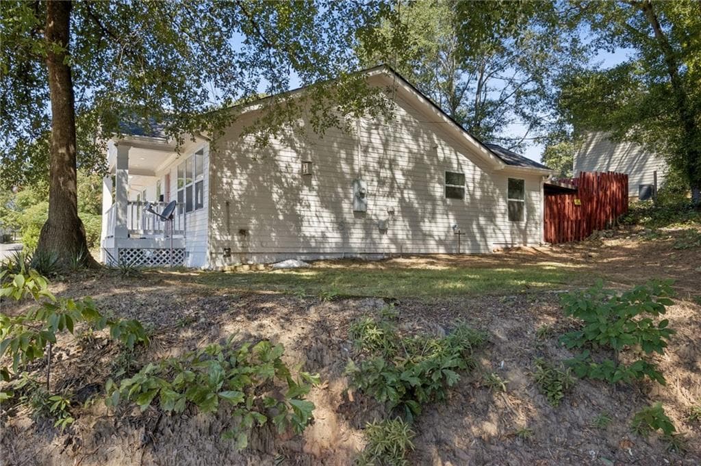 3 bedroom, 3 bathroom, 1,568 sq ft single family residence for sale at 112 E Stephens Street, Winder, GA 30680 — photo 4