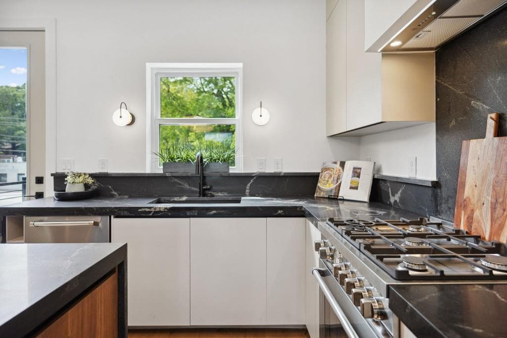 3 bedroom, 4 bathroom, 1,810 sq ft townhouse for sale at 1570 Flat Shoals Road 4, Atlanta, GA 30316 — photo 10