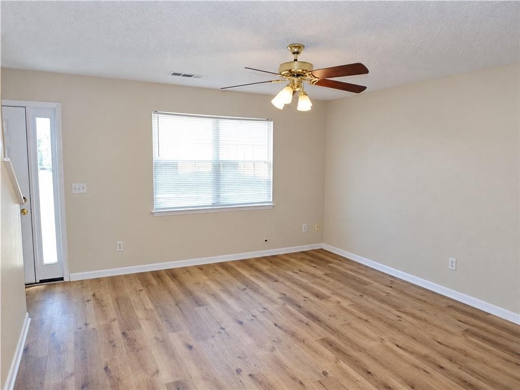 2 bedroom, 3 bathroom, 1,188 sq ft townhouse for sale at 28 Princeton Place Drive, Adairsville, GA 30103 — photo 2
