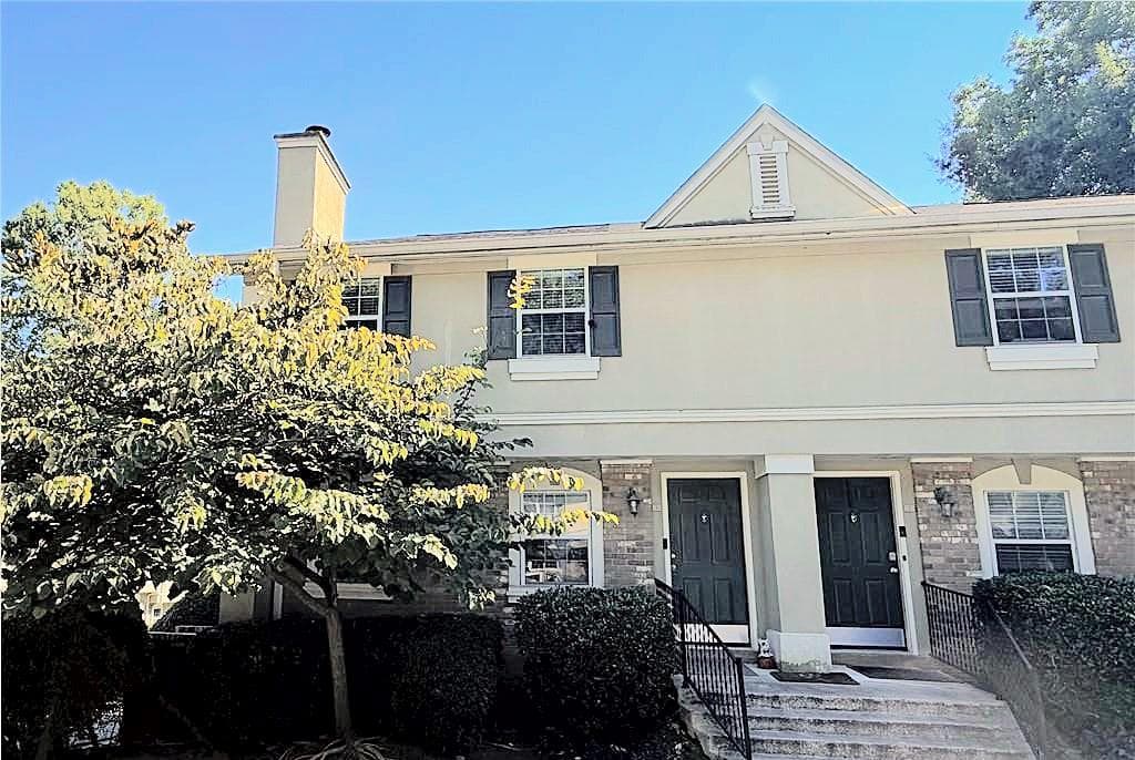 3 bedroom, 3 bathroom, 1,434 sq ft townhouse for sale at 6900 Roswell Road 1K, Sandy Springs, GA 30328 — photo 1 of 27
