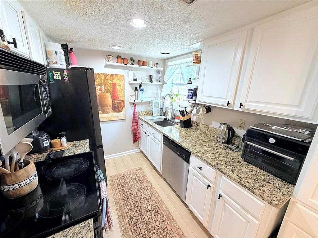 3 bedroom, 3 bathroom, 1,434 sq ft townhouse for sale at 6900 Roswell Road 1K, Sandy Springs, GA 30328 — photo 6