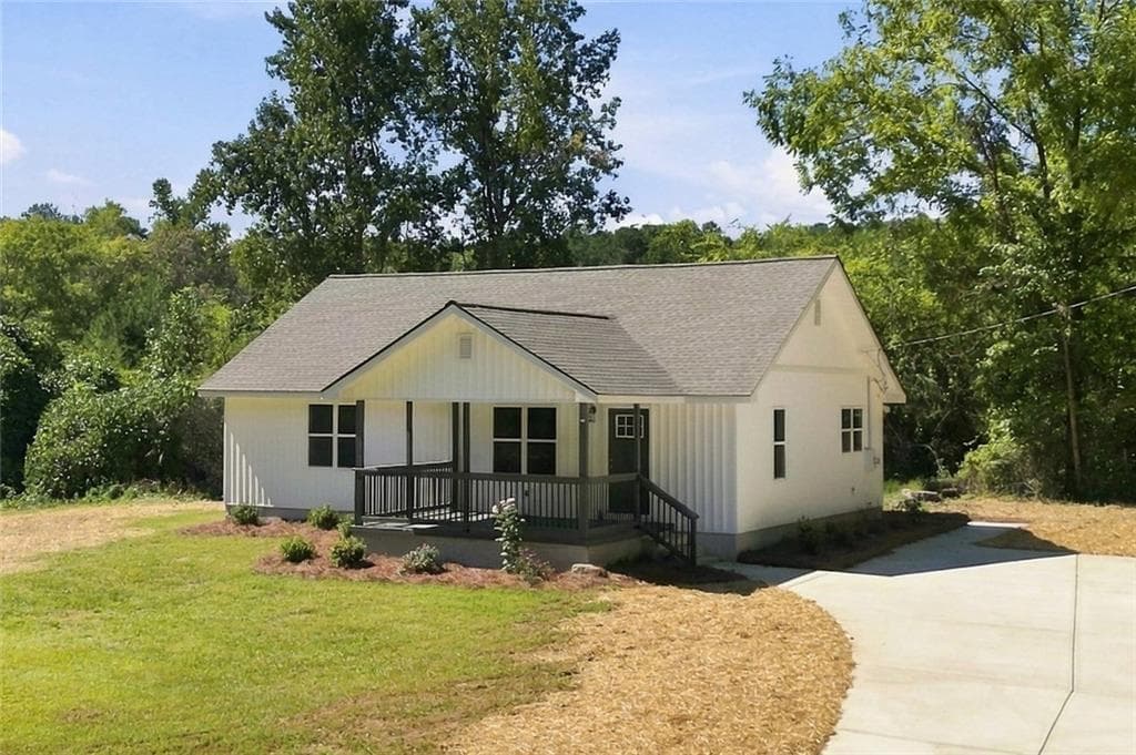 2 bedroom, 2 bathroom, 1,200 sq ft single family residence for sale at 185 McPherson Church Road, Dallas, GA 30132