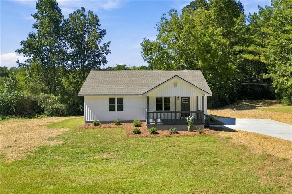 2 bedroom, 2 bathroom, 1,200 sq ft single family residence for sale at 185 McPherson Church Road, Dallas, GA 30132 — photo 2