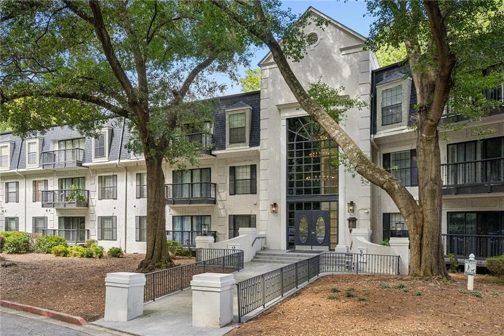 2 bedroom, 2 bathroom, 1,249 sq ft condominium for sale at 2302 Pine Heights Drive, Atlanta, GA 30324