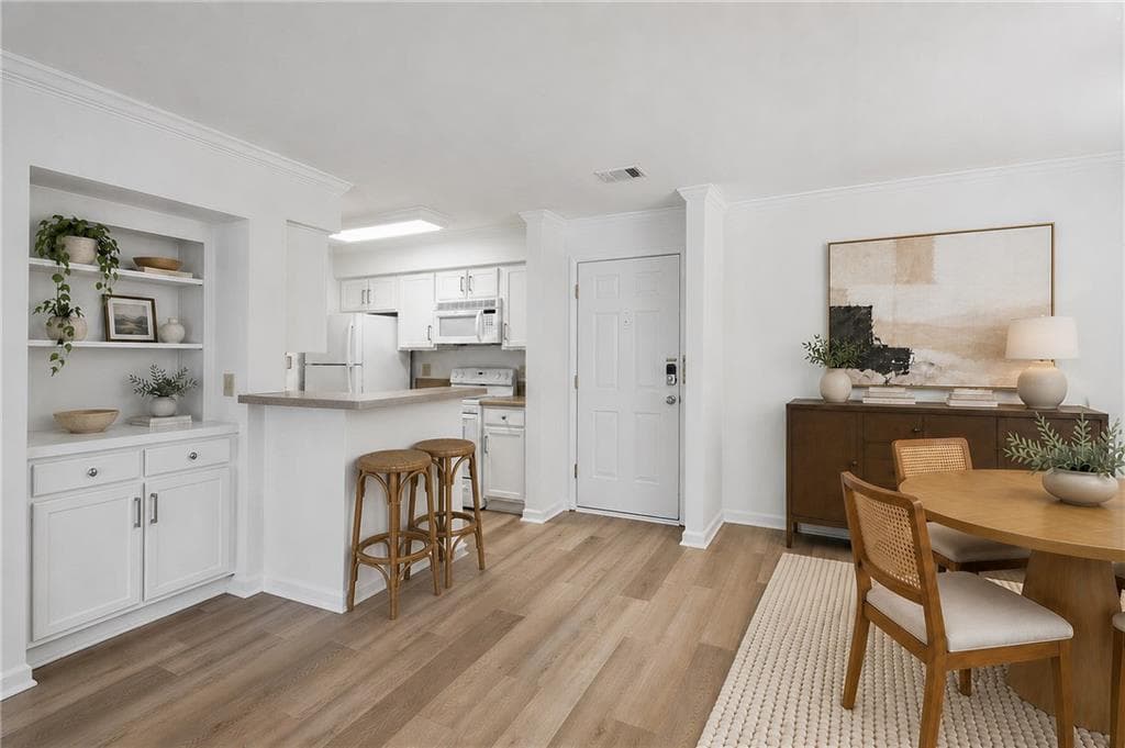 2 bedroom, 2 bathroom, 1,249 sq ft condominium for sale at 2302 Pine Heights Drive, Atlanta, GA 30324 — photo 5