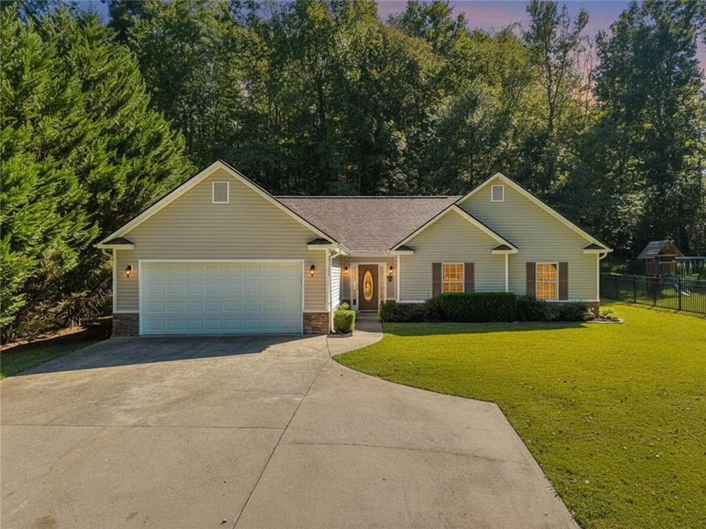 3 bedroom, 2 bathroom, 1,626 sq ft single family residence for sale at 52 Blakes Lane, Talking Rock, GA 30175 — photo 2