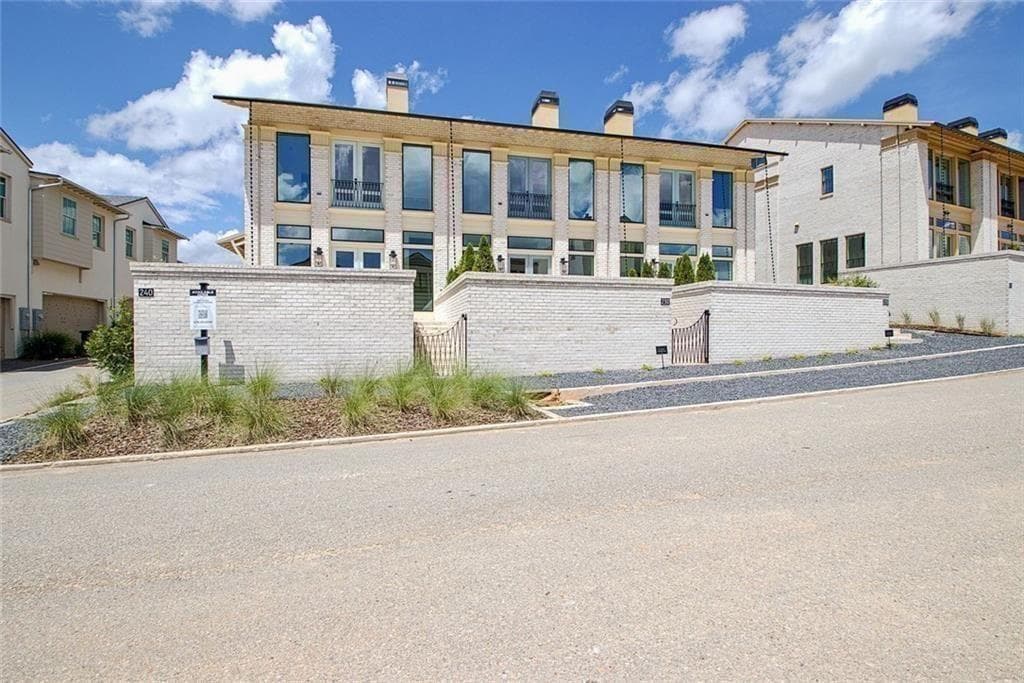 3 bedroom, 3 bathroom, 1,901 sq ft townhouse for sale at 240 Rolison Way, Fayetteville, GA 30214 — photo 8