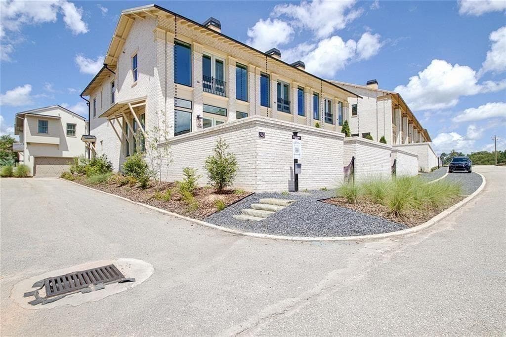 3 bedroom, 3 bathroom, 1,901 sq ft townhouse for sale at 240 Rolison Way, Fayetteville, GA 30214 — photo 9