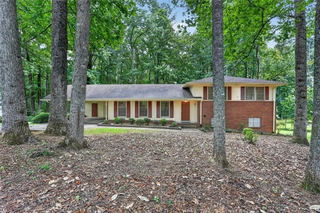 3 bedroom, 3 bathroom, 2,055 sq ft single family residence for sale at 9278 Seminole Road, Jonesboro, GA 30236