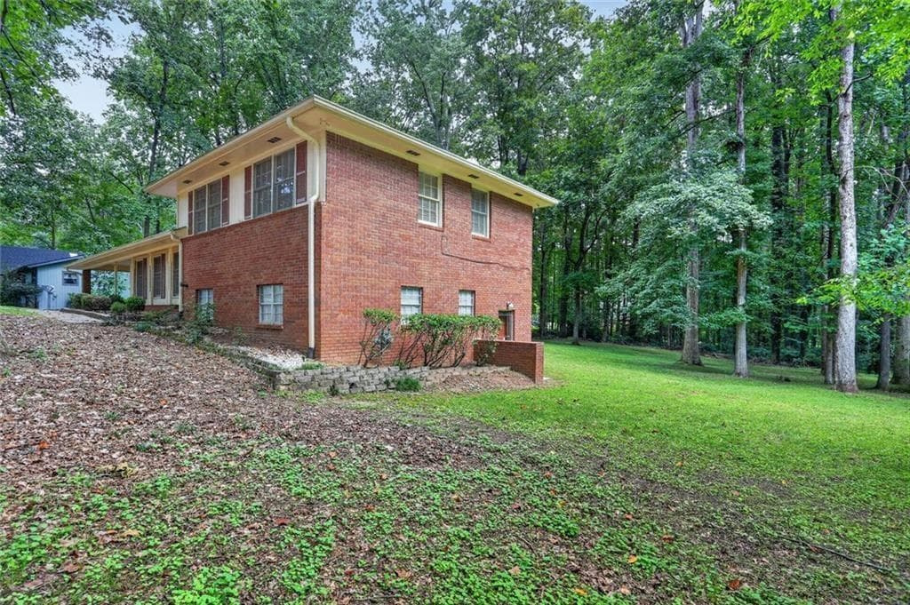 3 bedroom, 3 bathroom, 2,055 sq ft single family residence for sale at 9278 Seminole Road, Jonesboro, GA 30236 — photo 3