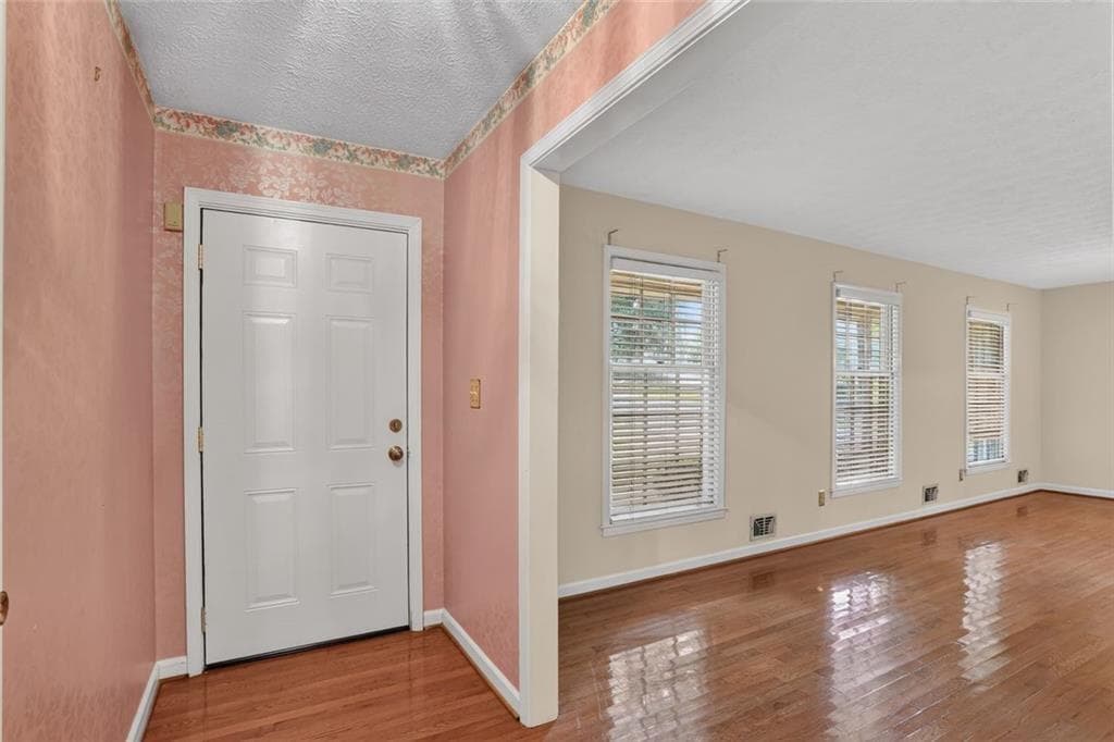 3 bedroom, 3 bathroom, 2,055 sq ft single family residence for sale at 9278 Seminole Road, Jonesboro, GA 30236 — photo 4