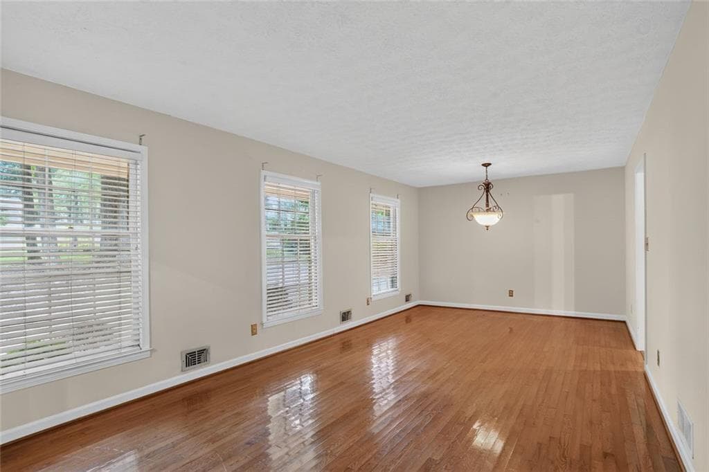 3 bedroom, 3 bathroom, 2,055 sq ft single family residence for sale at 9278 Seminole Road, Jonesboro, GA 30236 — photo 6