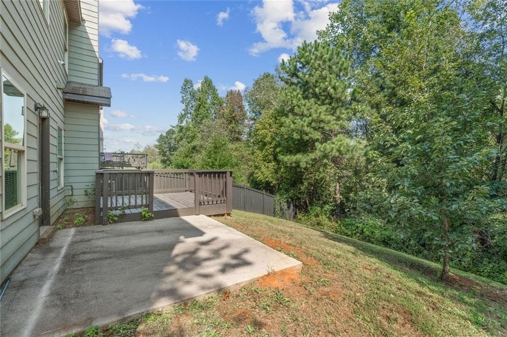 4 bedroom, 3 bathroom, 2,376 sq ft single family residence for sale at 281 Janney Circle, Mcdonough, GA 30253 — photo 4