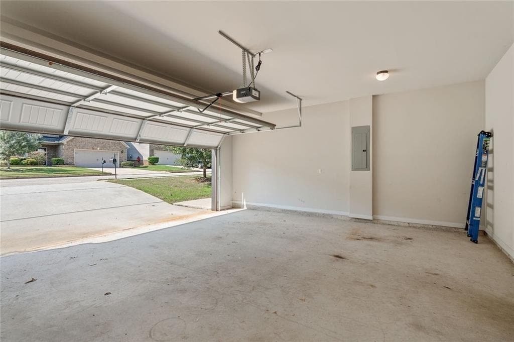 4 bedroom, 3 bathroom, 2,376 sq ft single family residence for sale at 281 Janney Circle, Mcdonough, GA 30253 — photo 5