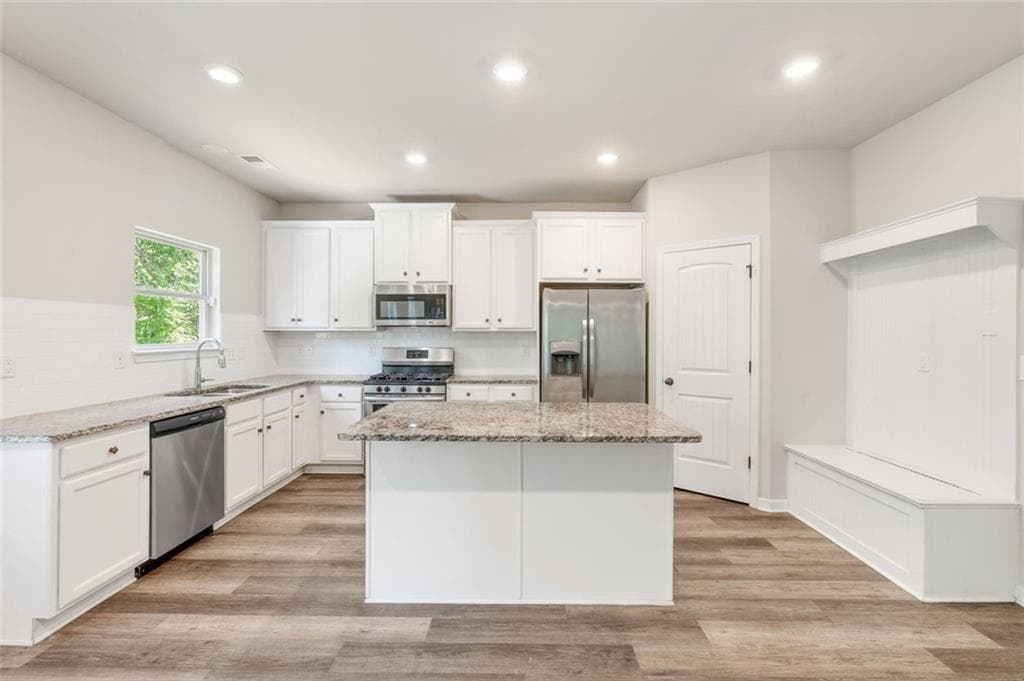 4 bedroom, 3 bathroom, 2,376 sq ft single family residence for sale at 281 Janney Circle, Mcdonough, GA 30253 — photo 10
