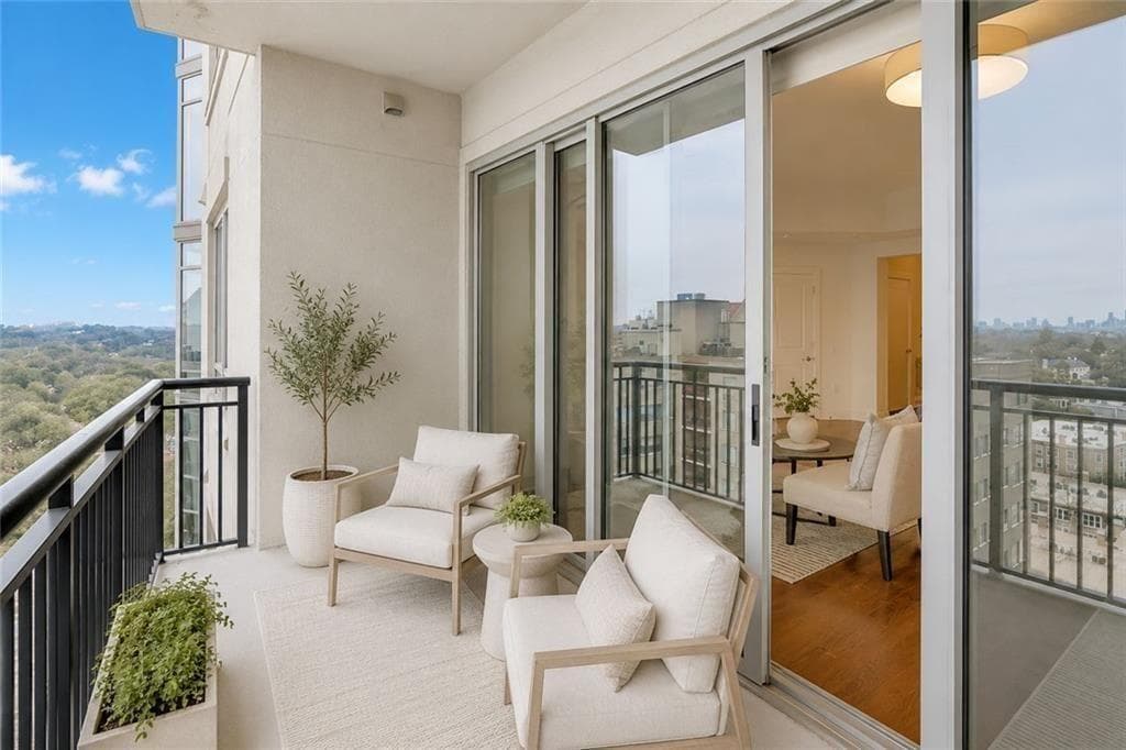 2 bedroom, 2 bathroom, 1,329 sq ft condominium for sale at 222 12th Street 1508, Atlanta, GA 30309 — photo 1 of 38