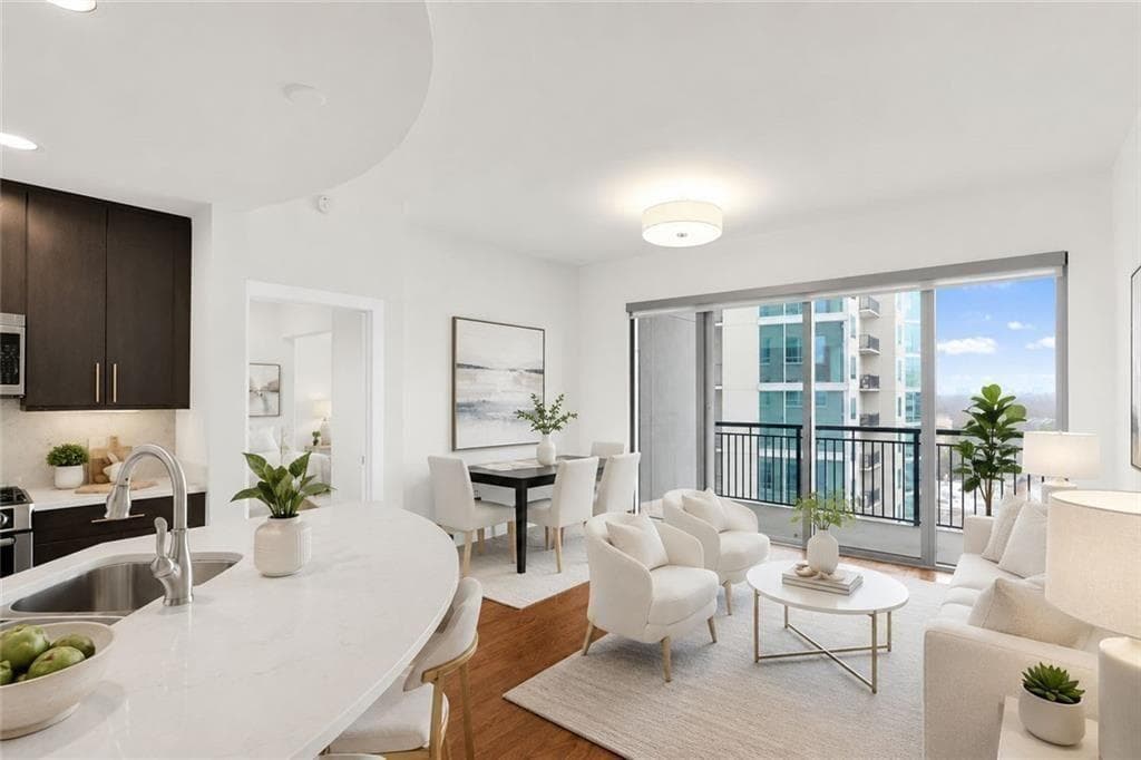 2 bedroom, 2 bathroom, 1,329 sq ft condominium for sale at 222 12th Street 1508, Atlanta, GA 30309 — photo 2