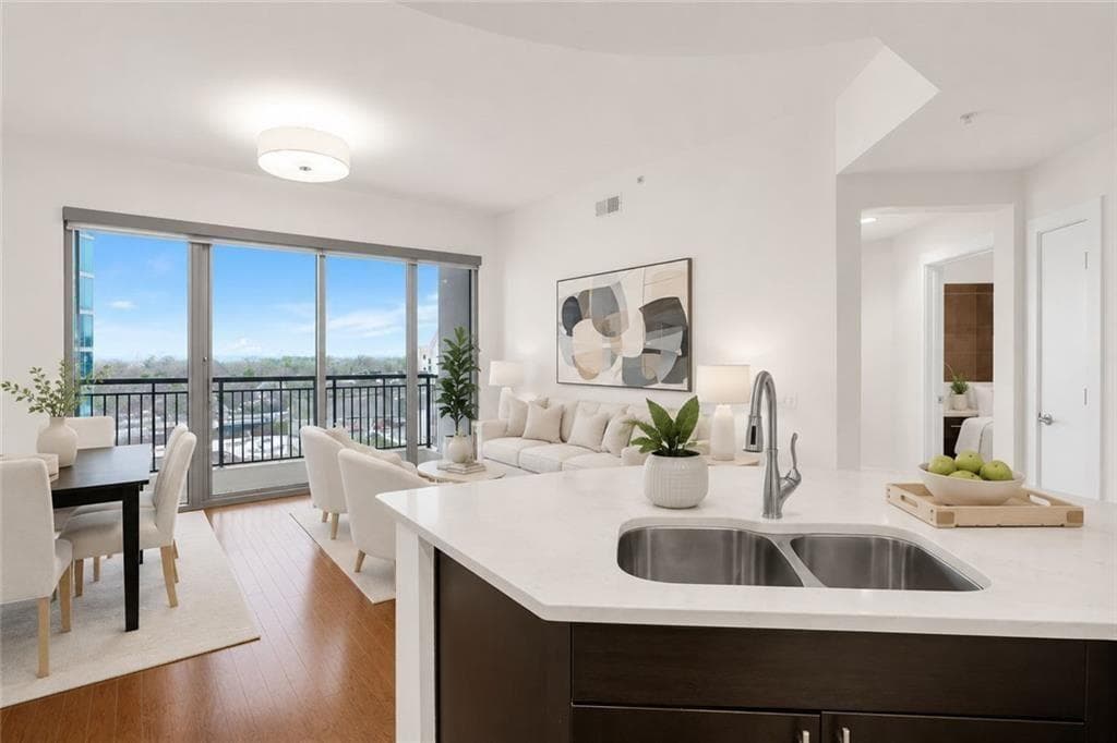2 bedroom, 2 bathroom, 1,329 sq ft condominium for sale at 222 12th Street 1508, Atlanta, GA 30309 — photo 6