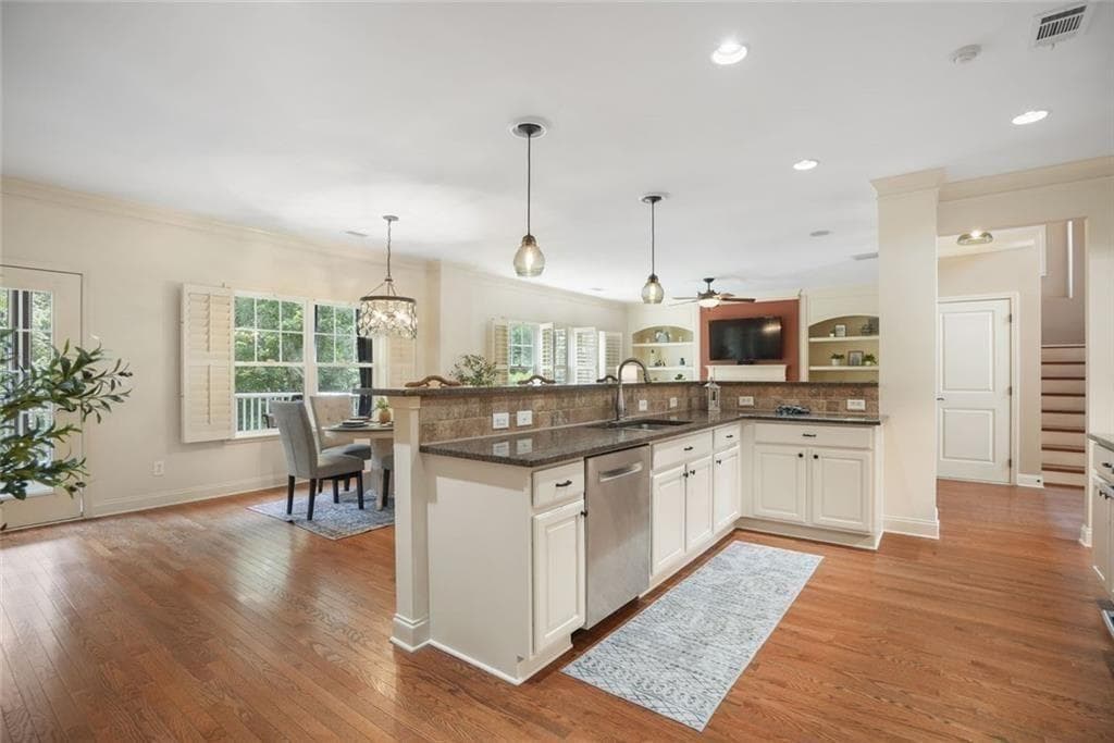 6 bedroom, 4 bathroom, 4,665 sq ft single family residence for sale at 3070 Blackstock Drive, Cumming, GA 30041 — photo 5