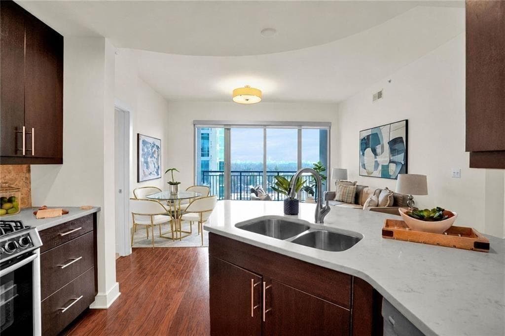 2 bedroom, 2 bathroom, 1,329 sq ft condominium for sale at 222 12th Street 1508, Atlanta, GA 30309 — photo 9