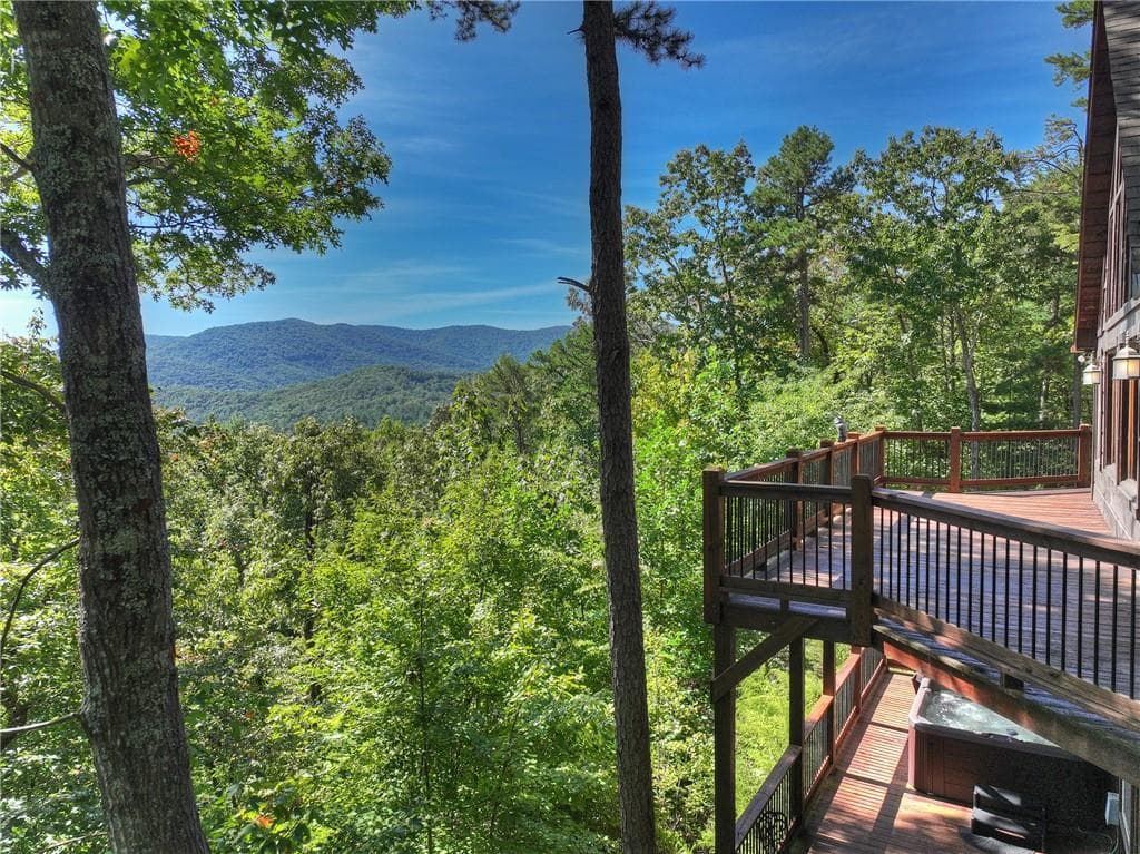 3 bedroom, 3 bathroom, 2,520 sq ft single family residence for sale at 300 Cloudland Trace, Epworth, GA 30541 — photo 5