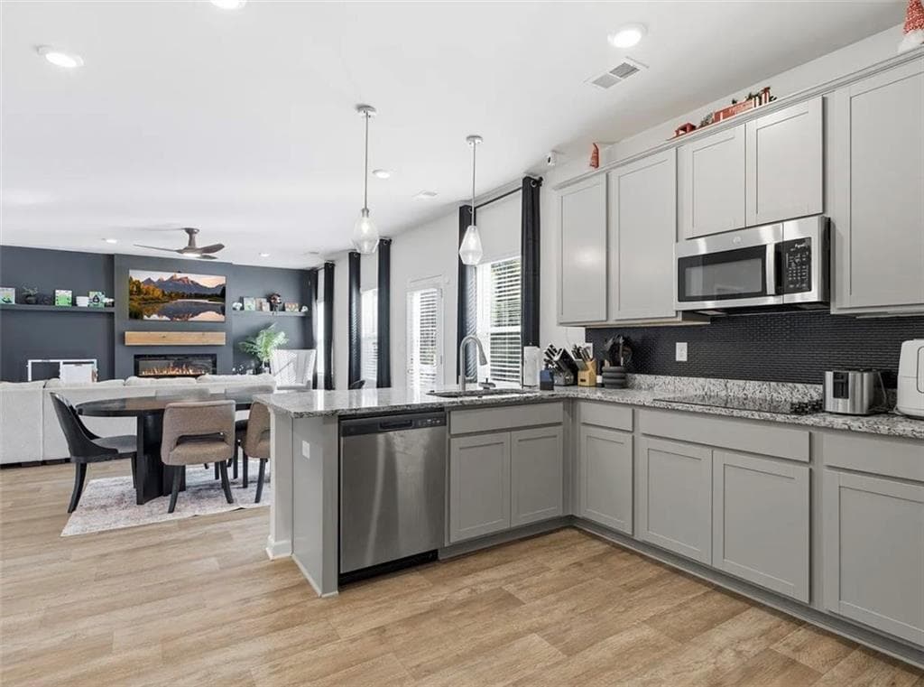 4 bedroom, 3 bathroom, 2,275 sq ft single family residence for sale at 480 Overlook Drive, Covington, GA 30014 — photo 7