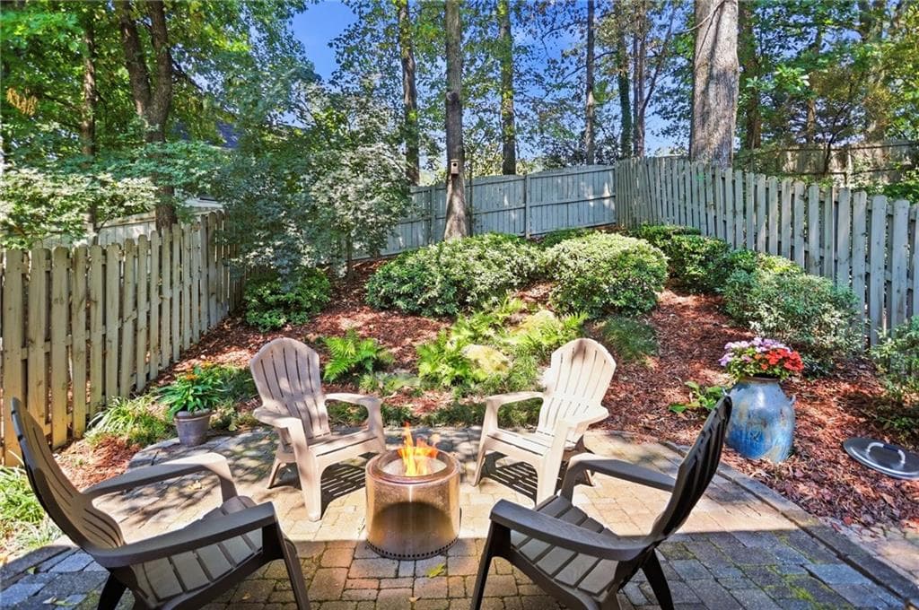 3 bedroom, 3 bathroom, 2,280 sq ft townhouse for sale at 1085 Davis Circle R, Atlanta, GA 30318
