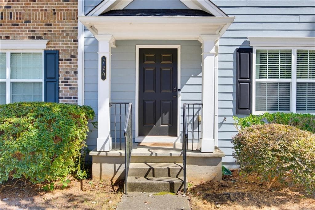 3 bedroom, 3 bathroom, 1,870 sq ft townhouse for sale at 720 Breeze Lane, Woodstock, GA 30188 — photo 4