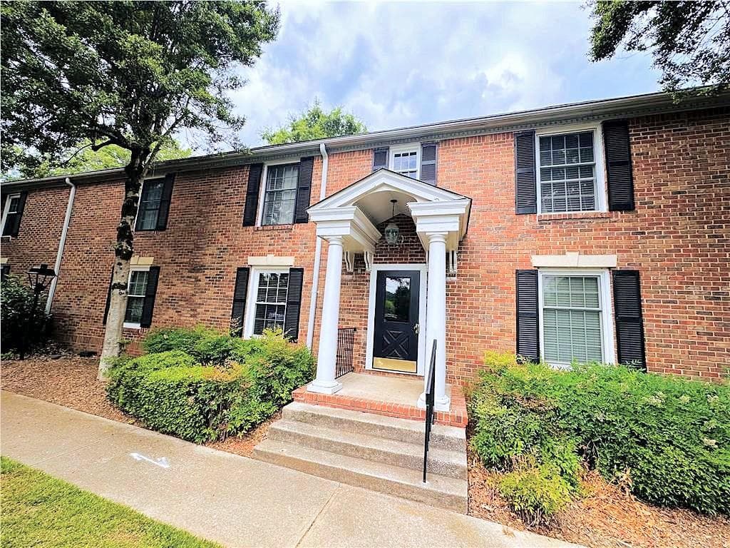 2 bedroom, 2 bathroom, 1,026 sq ft condominium for sale at 6700 Roswell Road 24E, Atlanta, GA 30328