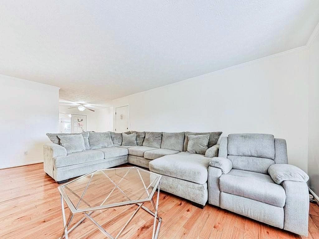 2 bedroom, 2 bathroom, 1,026 sq ft condominium for sale at 6700 Roswell Road 24E, Atlanta, GA 30328 — photo 3