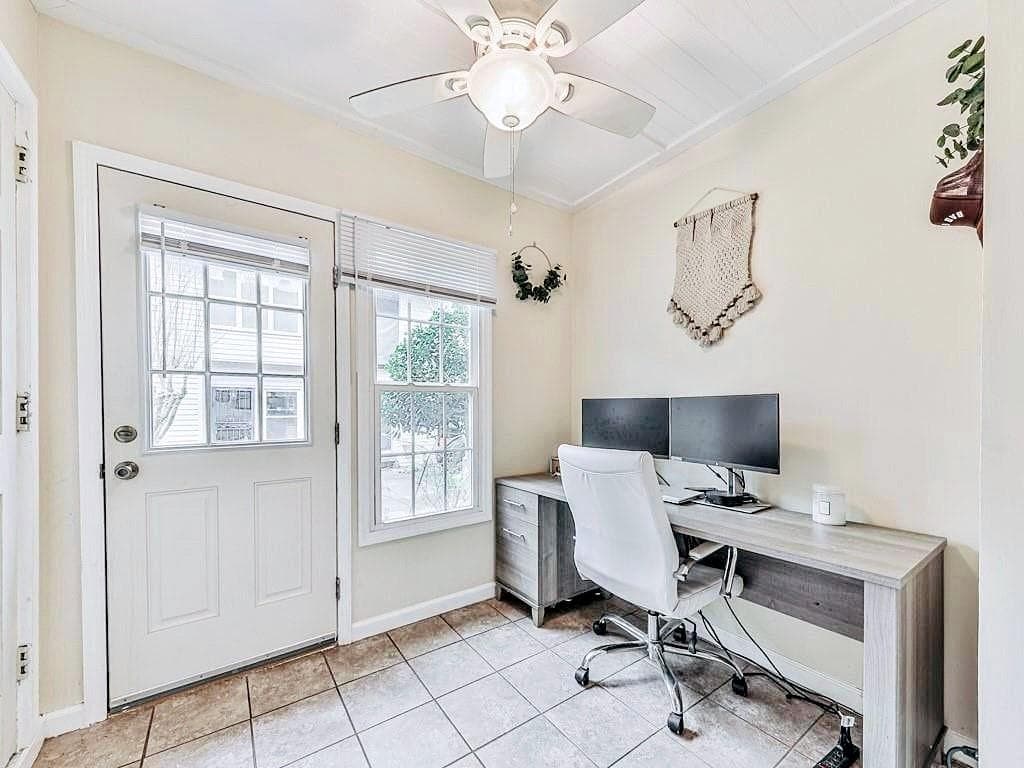 2 bedroom, 2 bathroom, 1,026 sq ft condominium for sale at 6700 Roswell Road 24E, Atlanta, GA 30328 — photo 6