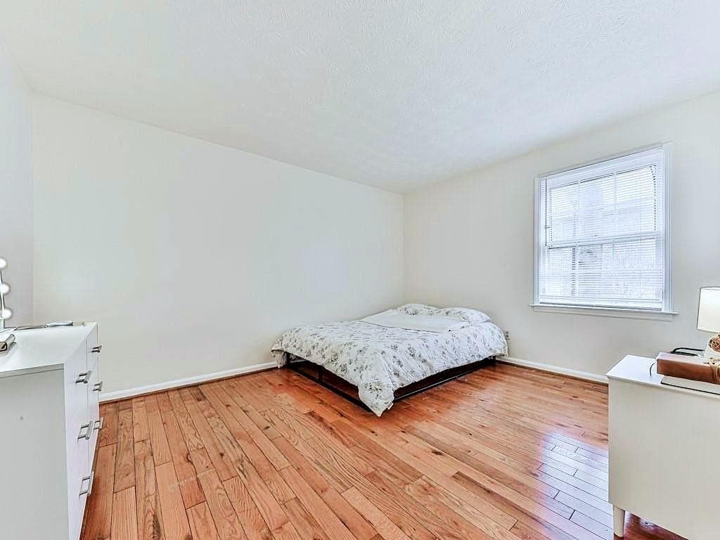 2 bedroom, 2 bathroom, 1,026 sq ft condominium for sale at 6700 Roswell Road 24E, Atlanta, GA 30328 — photo 7