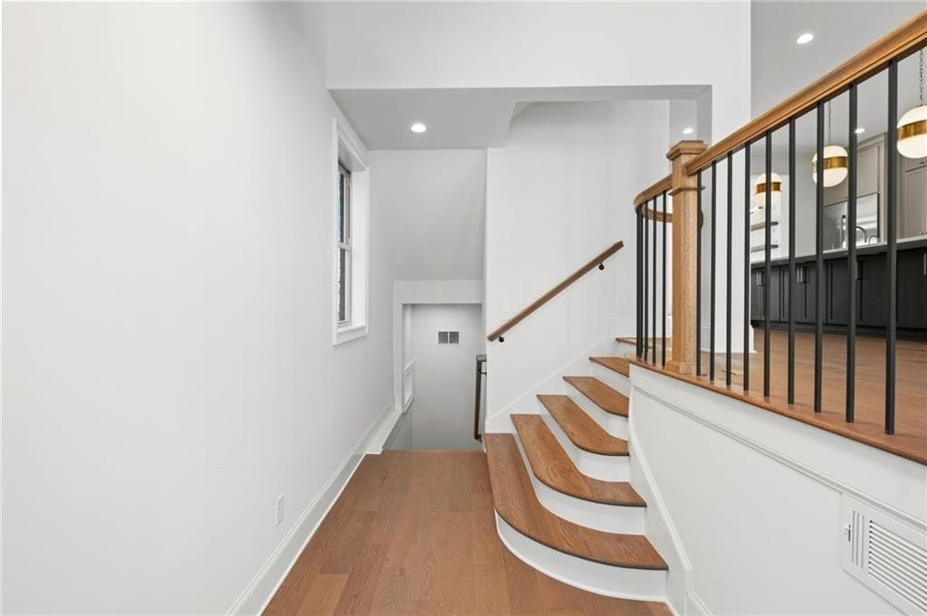 4 bedroom, 5 bathroom, 4,034 sq ft single family residence for sale at 3485 Commander Cove, Suwanee, GA 30024 — photo 9