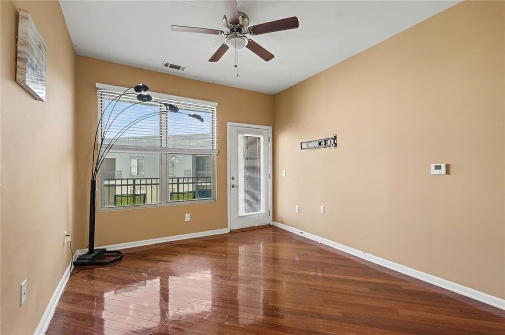 2 bedroom, 2 bathroom, 1,089 sq ft condominium for sale at 870 Mayson Turner Road 1311, Atlanta, GA 30314 — photo 4