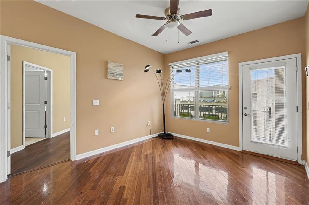 2 bedroom, 2 bathroom, 1,089 sq ft condominium for sale at 870 Mayson Turner Road 1311, Atlanta, GA 30314 — photo 5