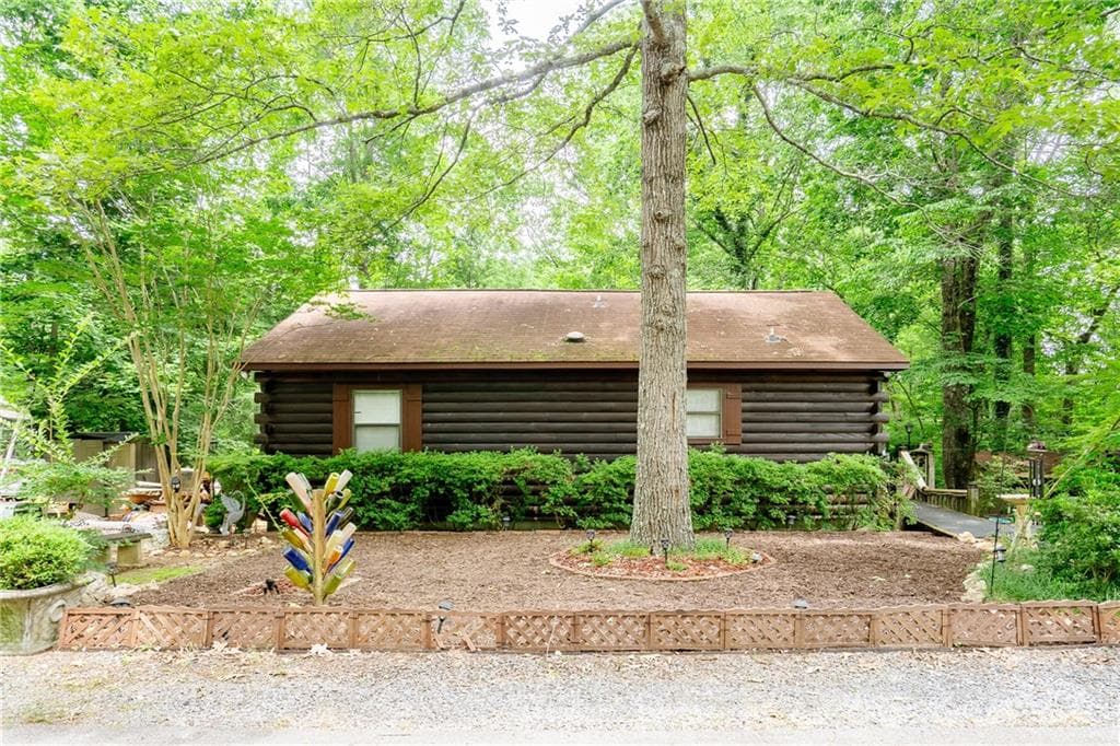 2 bedroom, 2 bathroom, 936 sq ft single family residence for sale at 12 Scott Drive, Ellijay, GA 30540