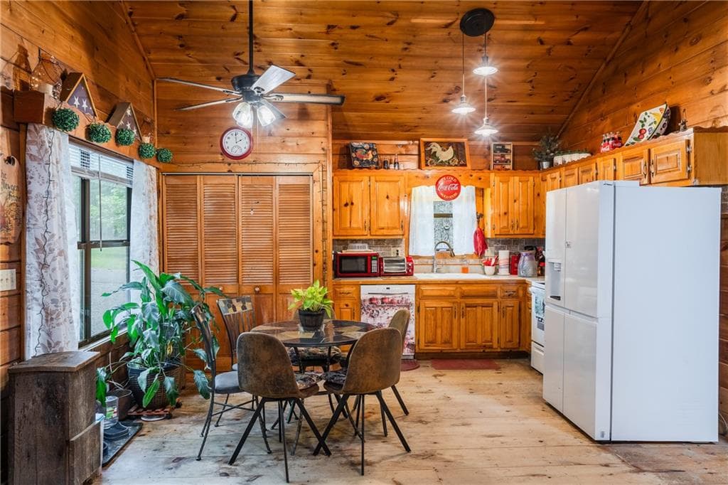 2 bedroom, 2 bathroom, 936 sq ft single family residence for sale at 12 Scott Drive, Ellijay, GA 30540 — photo 10