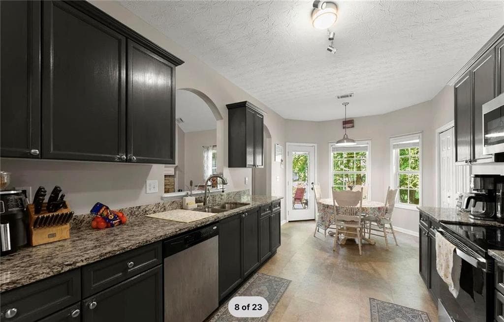 5 bedroom, 3 bathroom, 2,380 sq ft single family residence for sale at 125 Liberty Drive, Jefferson, GA 30549 — photo 6