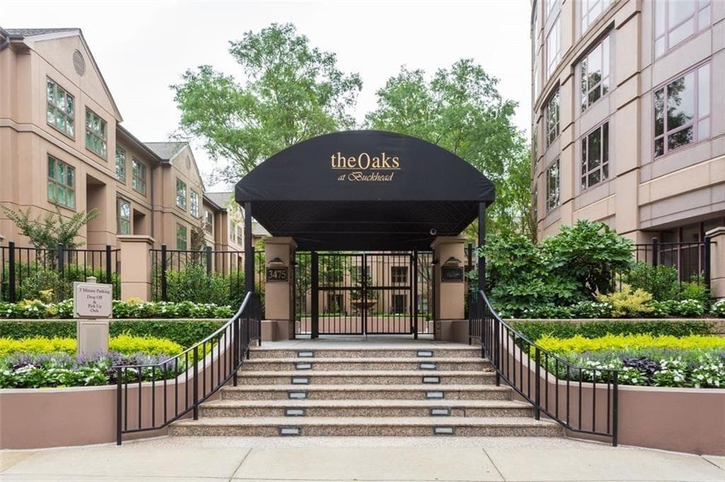 2 bedroom, 2 bathroom, 1,209 sq ft condominium for sale at 3475 Oak Valley Road 1480, Atlanta, GA 30326 — photo 1 of 27