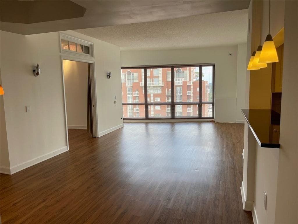 2 bedroom, 2 bathroom, 1,209 sq ft condominium for sale at 3475 Oak Valley Road 1480, Atlanta, GA 30326 — photo 2