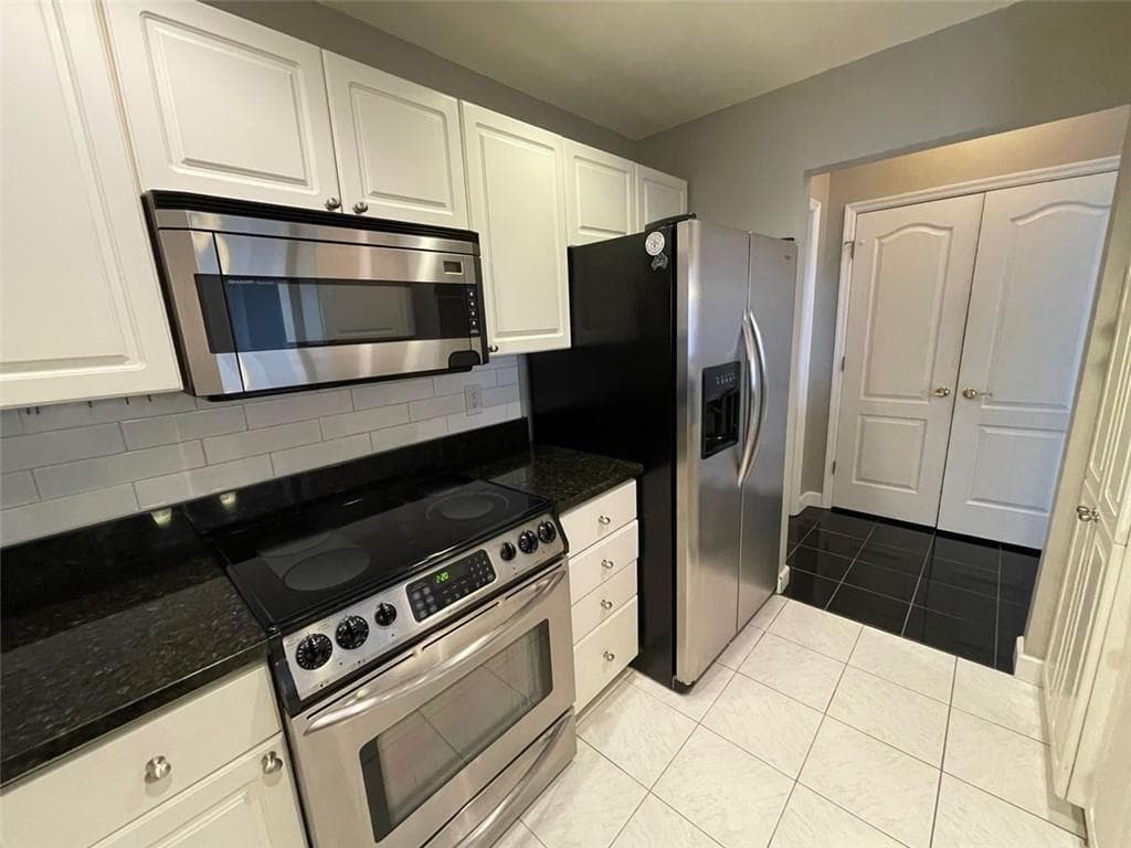2 bedroom, 2 bathroom, 1,209 sq ft condominium for sale at 3475 Oak Valley Road 1480, Atlanta, GA 30326 — photo 4