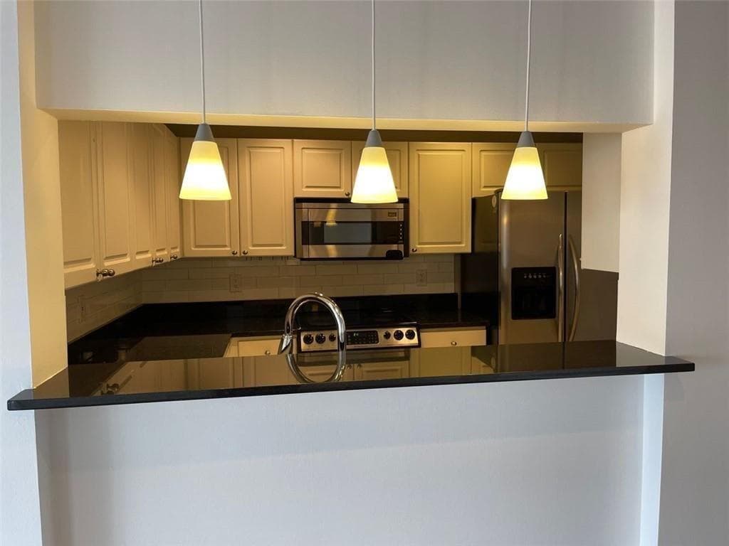 2 bedroom, 2 bathroom, 1,209 sq ft condominium for sale at 3475 Oak Valley Road 1480, Atlanta, GA 30326 — photo 6