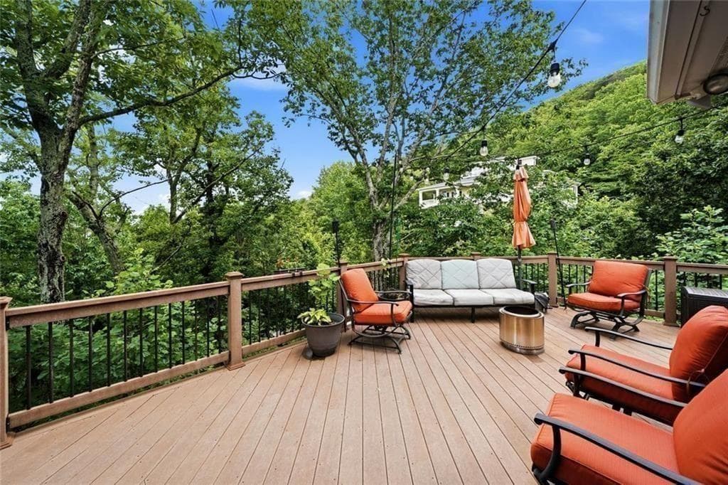 5 bedroom, 5 bathroom, 4,746 sq ft single family residence for sale at 2951 Summitop Court, Marietta, GA 30066 — photo 2