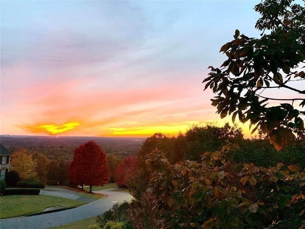 5 bedroom, 5 bathroom, 4,746 sq ft single family residence for sale at 2951 Summitop Court, Marietta, GA 30066 — photo 4
