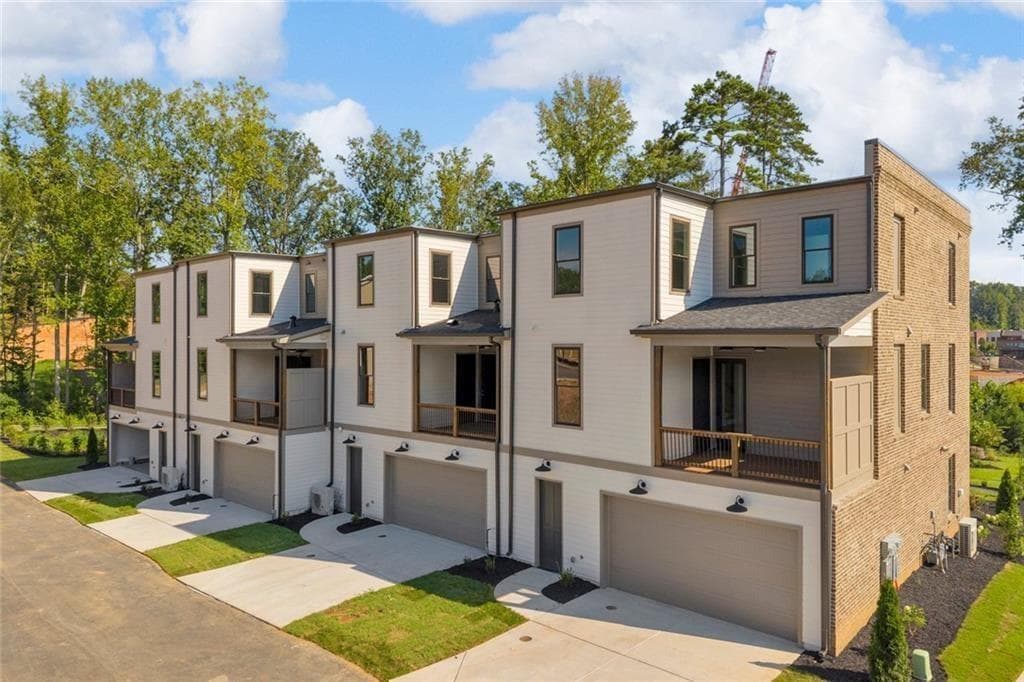 5 bedroom, 4 bathroom, 3,233 sq ft townhouse for sale at 1015 Creekside Lane, Cumming, GA 30040 — photo 2