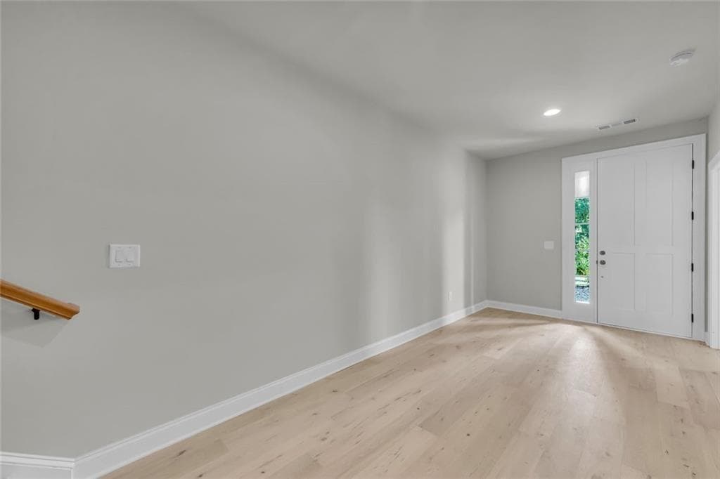 5 bedroom, 4 bathroom, 3,233 sq ft townhouse for sale at 1015 Creekside Lane, Cumming, GA 30040 — photo 3