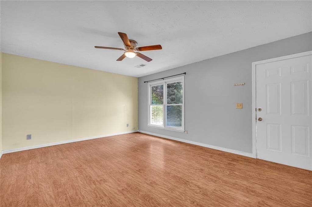 3 bedroom, 2 bathroom, 1,278 sq ft single family residence for sale at 374 Meadow Trace Drive, Auburn, GA 30011 — photo 3