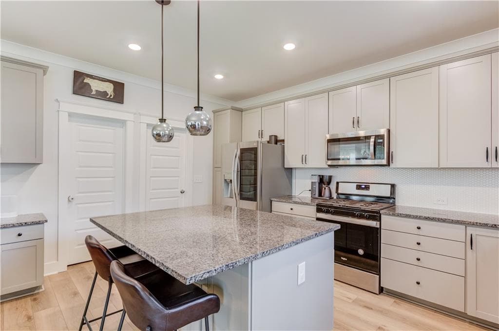 4 bedroom, 3 bathroom, 2,648 sq ft single family residence for sale at 42 Sinclair Circle, Hoschton, GA 30548 — photo 3