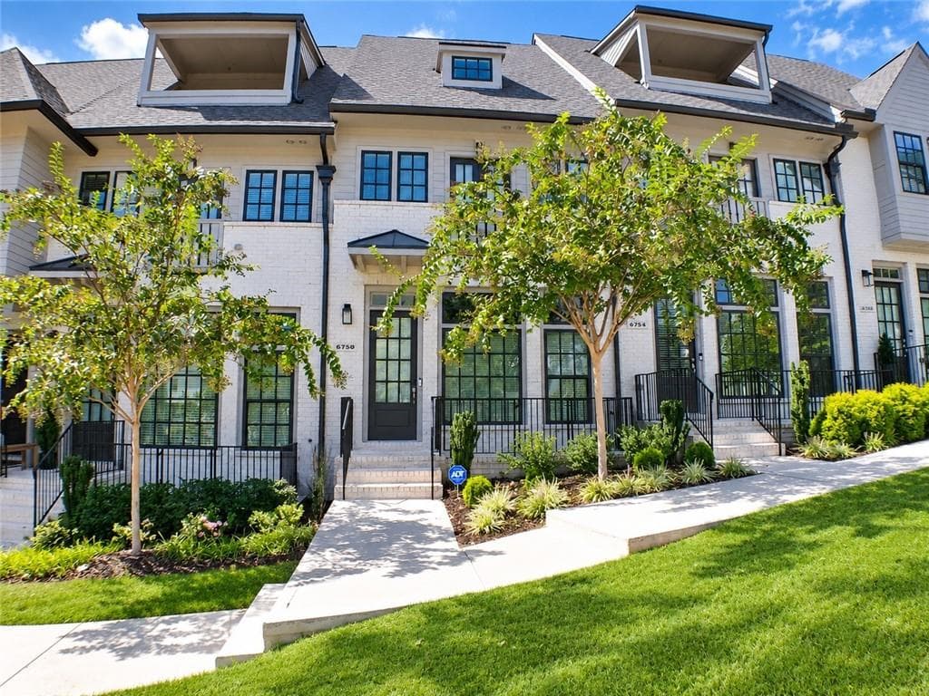 3 bedroom, 4 bathroom, 2,258 sq ft townhouse for sale at 6750 Encore Boulevard, Sandy Springs, GA 30328